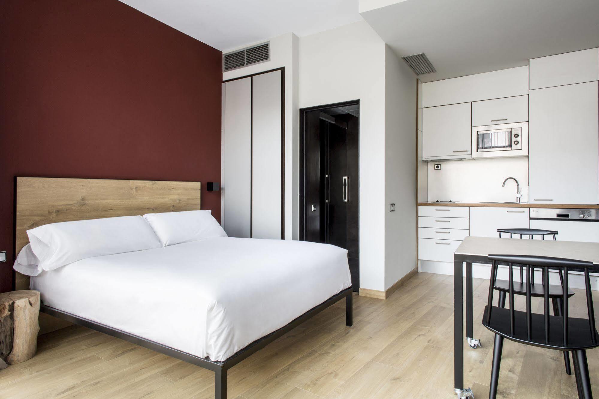 Aparthotel Allada 3* Barcelona Exterior photo